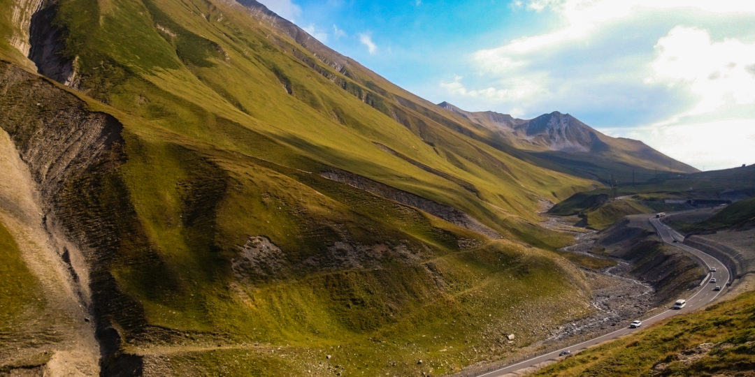 Горный перевал Казбеги.