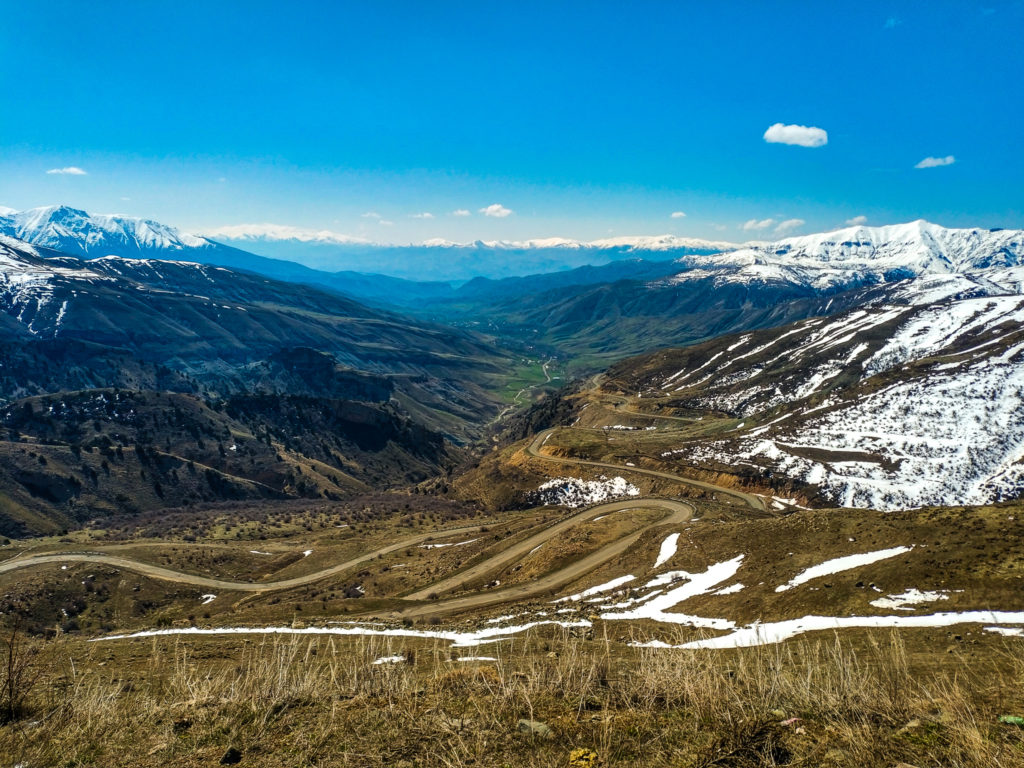 Вид с Селимского перевала на высоте 2500 метров
