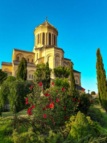 кафедральный собор Цминда Самеба в Тбилиси.